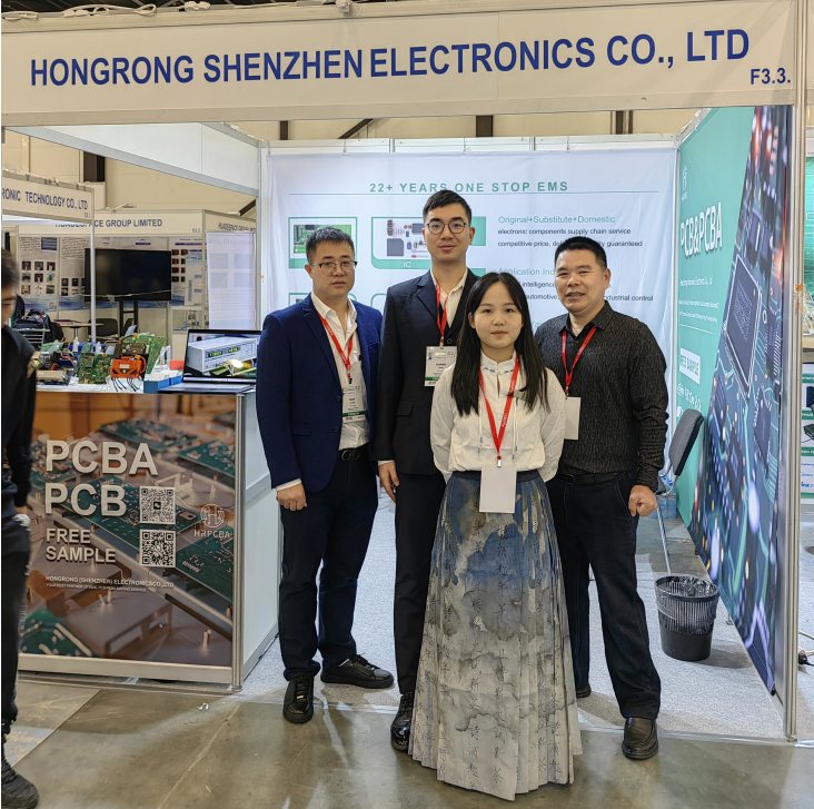 Hongrong staff in front of booth F3.3 at the Russia show